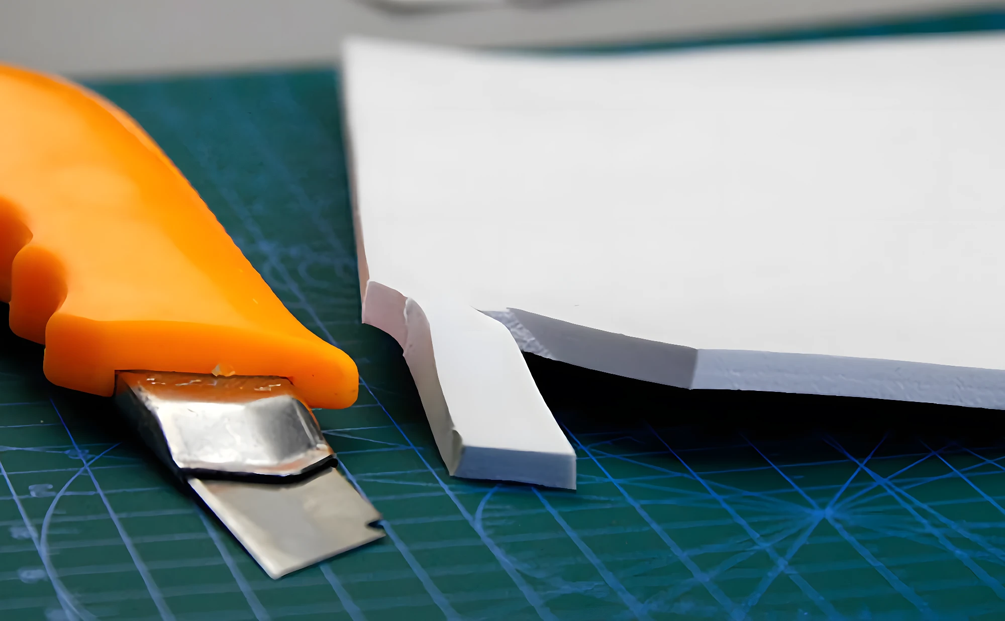 4 Ways to Cut EVA Material for Props and Models